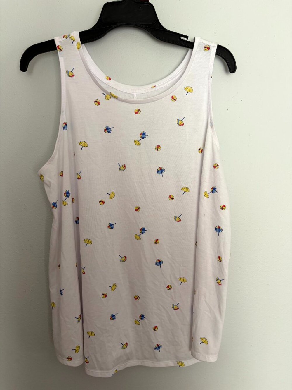 St. John's Bay women's Tank Top 0X White with Beach Ball and Umbrellas